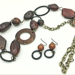 Set of neklace and earings, woody style